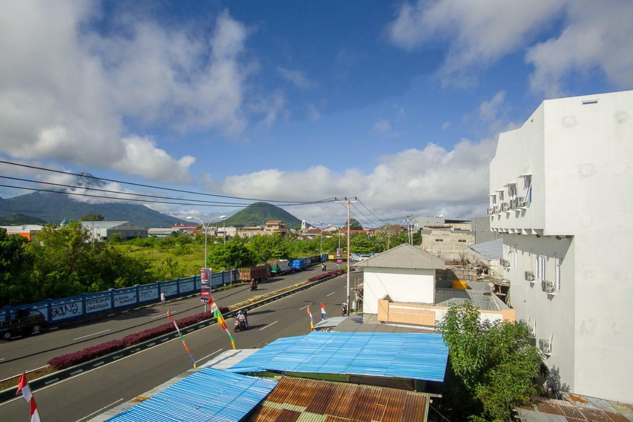 Hotel RedDoorz near Taman Kota Ternate Zewnętrze zdjęcie