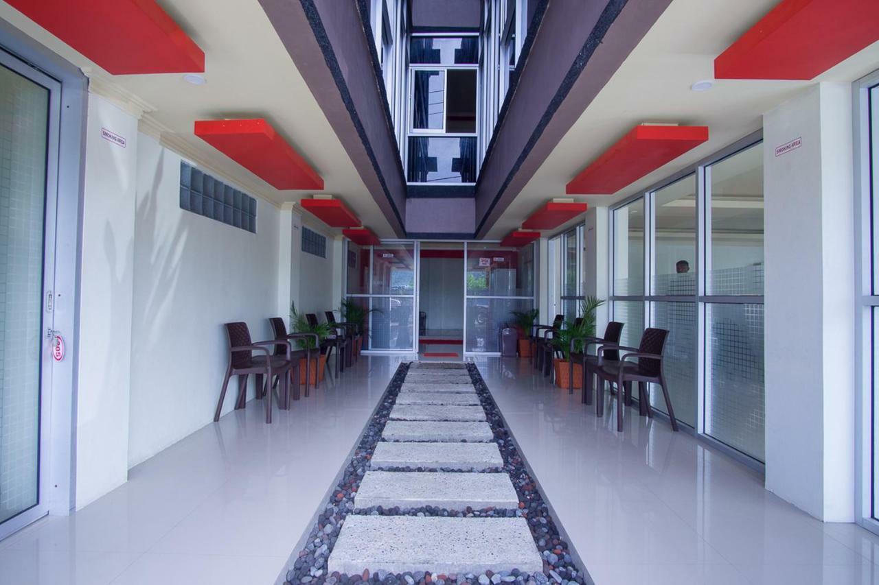 Hotel RedDoorz near Taman Kota Ternate Zewnętrze zdjęcie