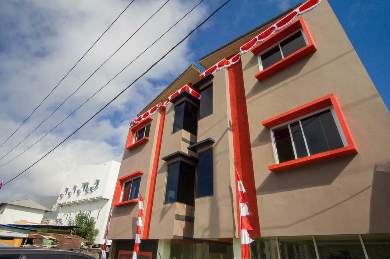 Hotel RedDoorz near Taman Kota Ternate Zewnętrze zdjęcie