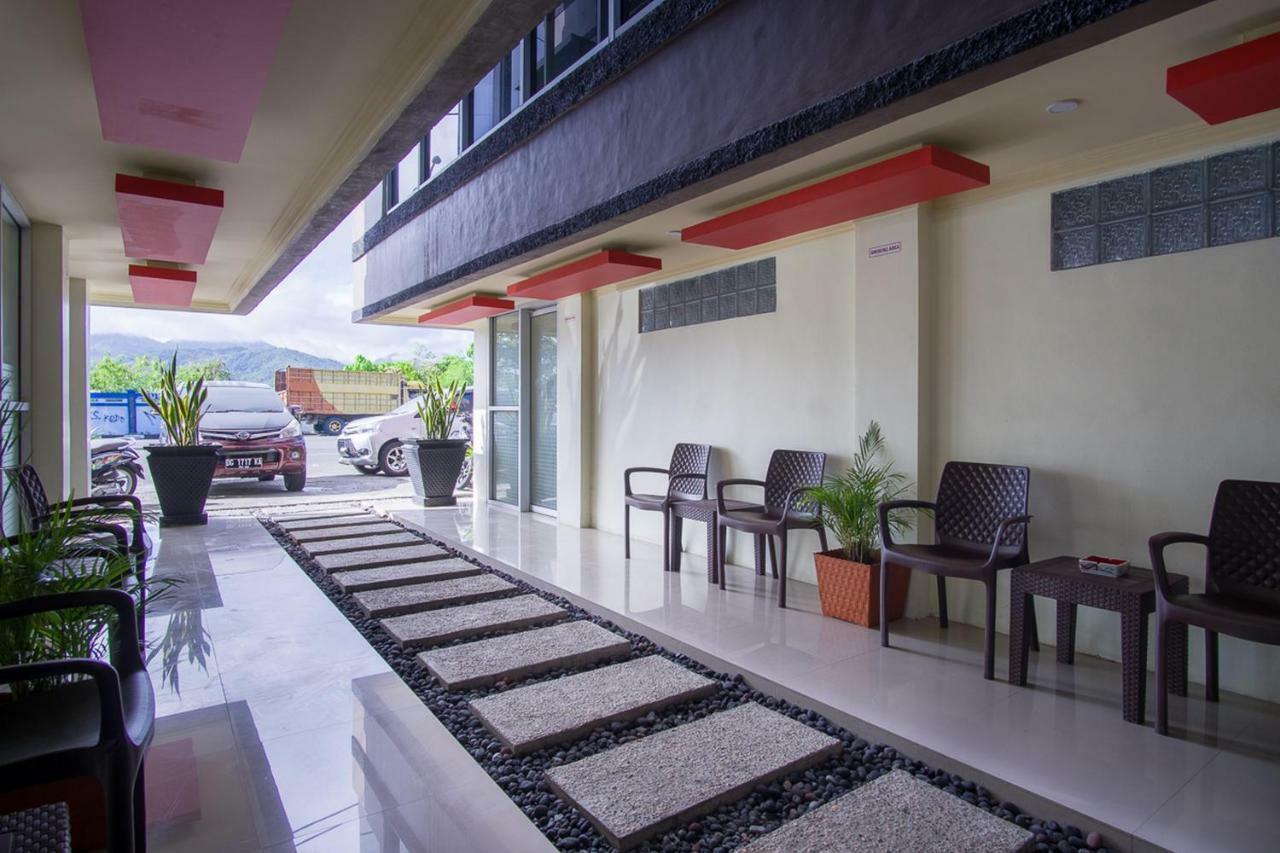 Hotel RedDoorz near Taman Kota Ternate Zewnętrze zdjęcie